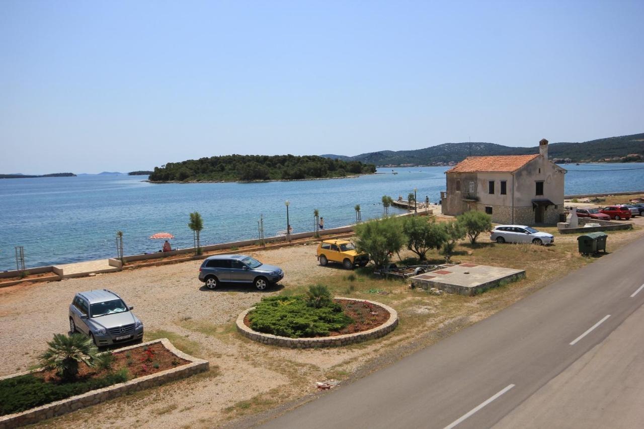 Rooms By The Sea Pasman - 8223 Buitenkant foto