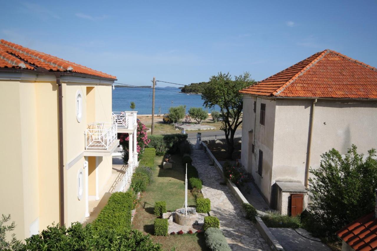Rooms By The Sea Pasman - 8223 Buitenkant foto